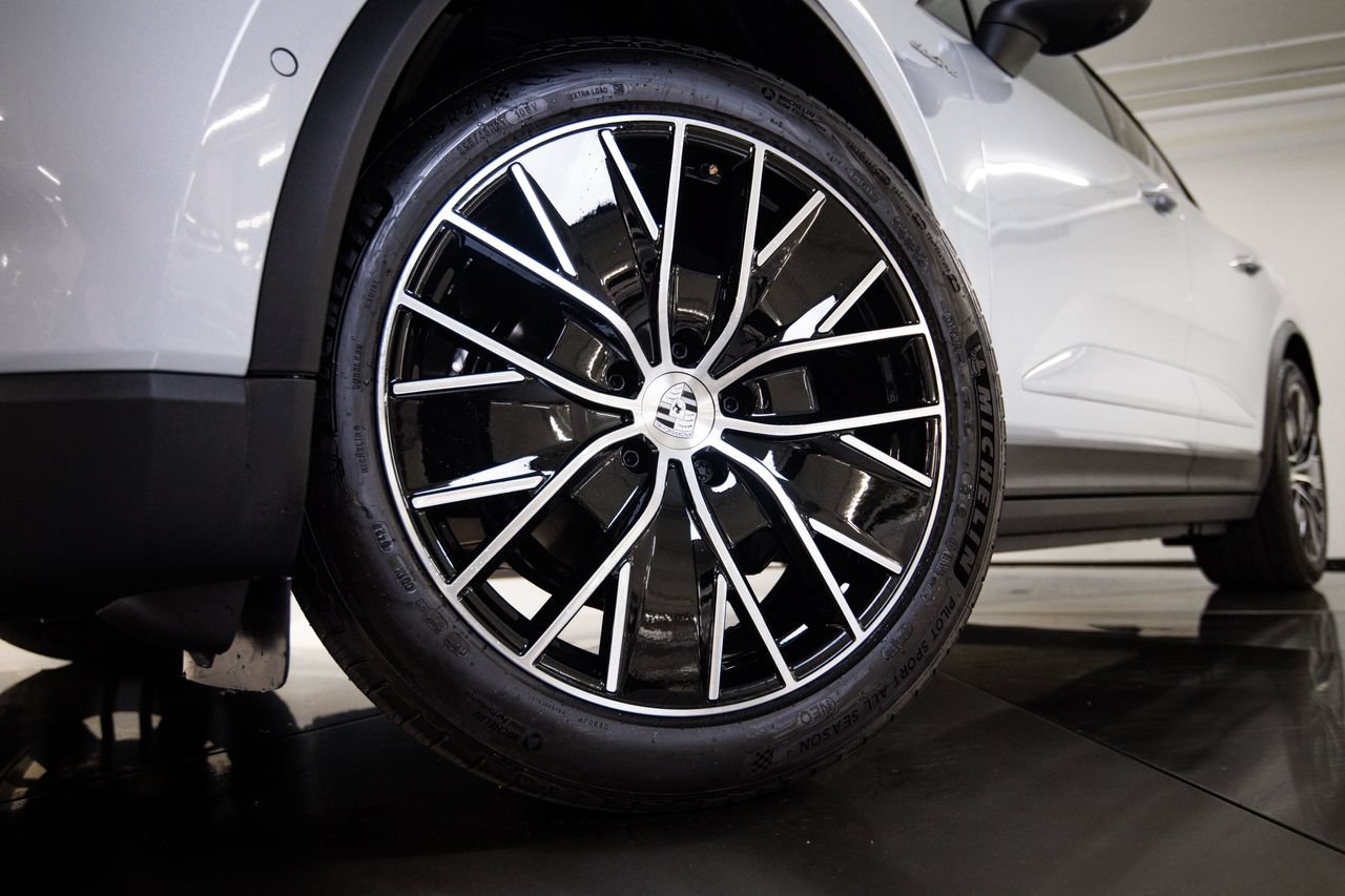 New 2026 Porsche Macan Electric RWD image 12