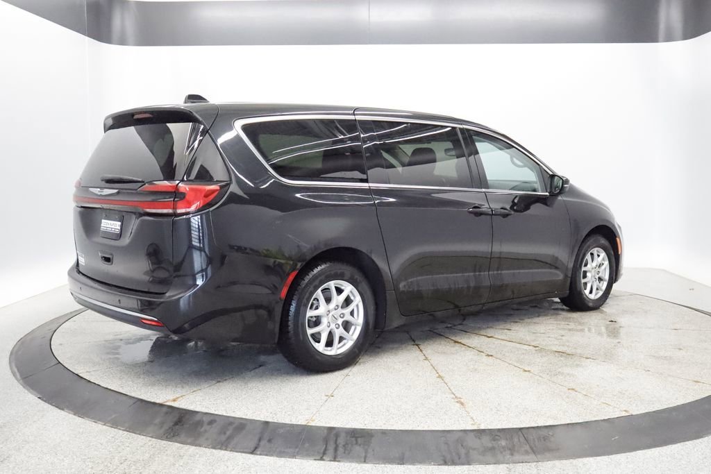 Certified 2023 Chrysler Pacifica Touring-L FWD image 6