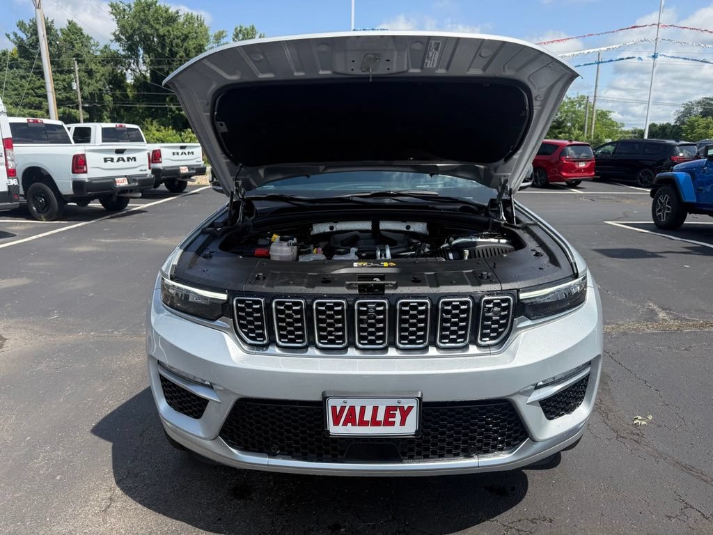 Used 2023 Jeep Grand Cherokee Summit AWD/4WD image 61