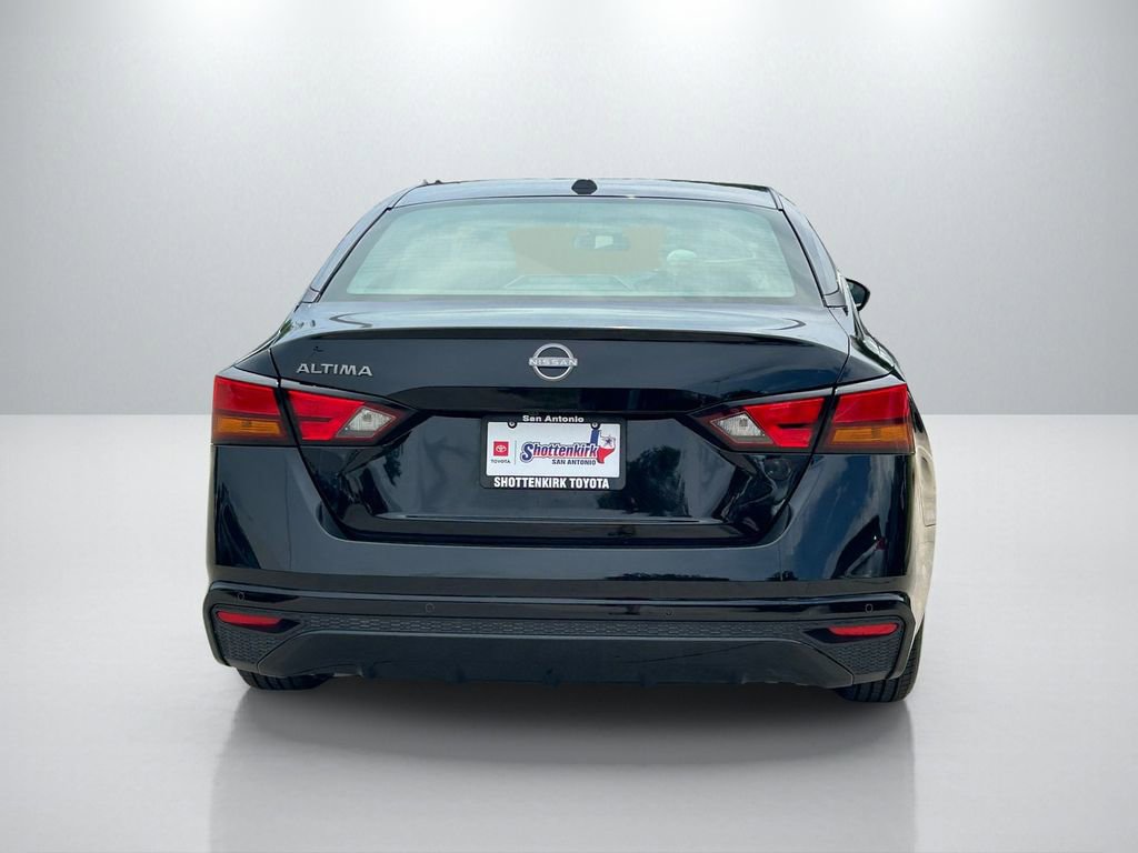 Used 2025 Nissan Altima 2.5 SV FWD image 6