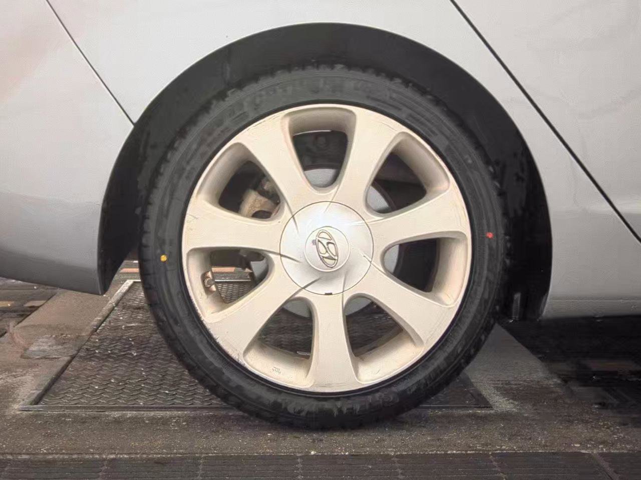 Used 2013 Hyundai Elantra Limited image 9