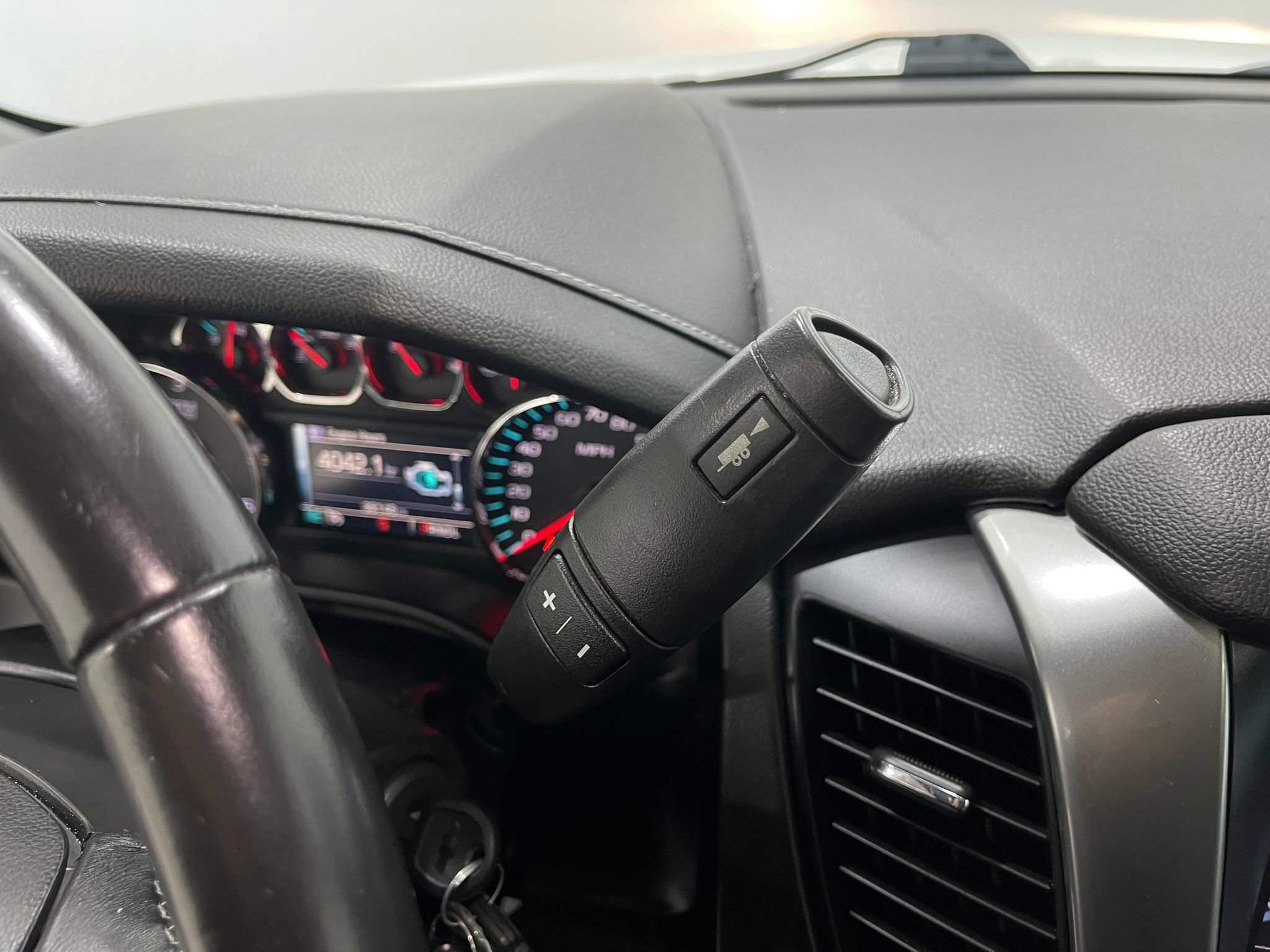 Used 2018 Chevrolet Suburban LT image 30