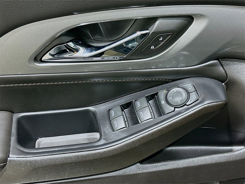 Used 2021 Chevrolet Traverse LT image 17