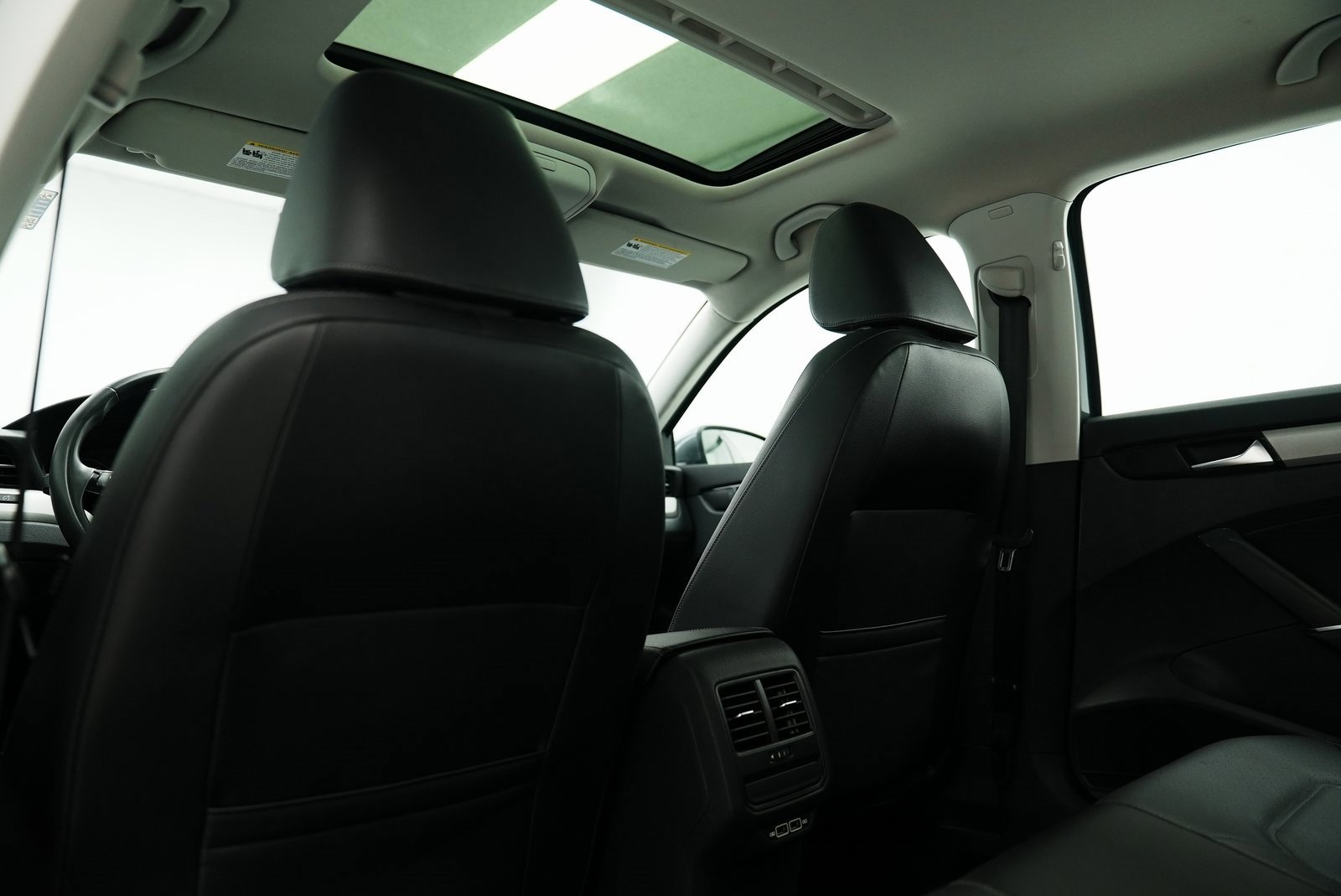 Used 2022 Volkswagen Passat 2.0T SE image 33