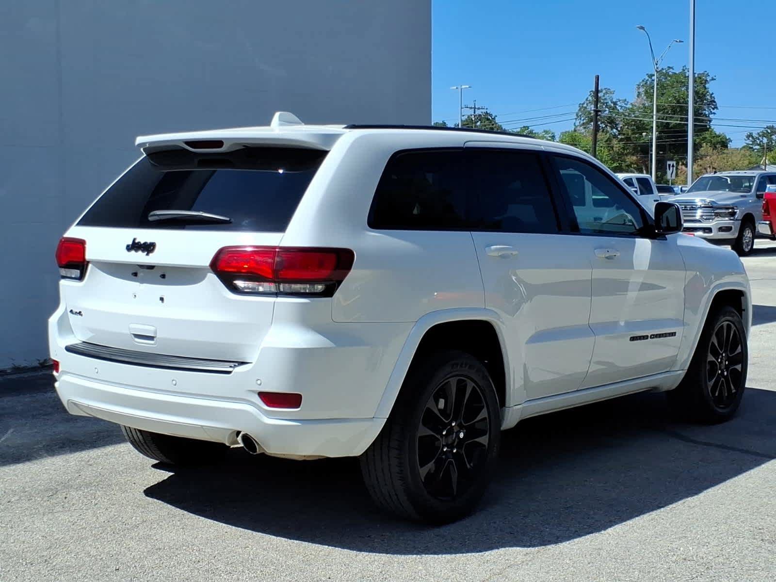 Used 2021 Jeep Grand Cherokee Laredo X AWD/4WD image 7