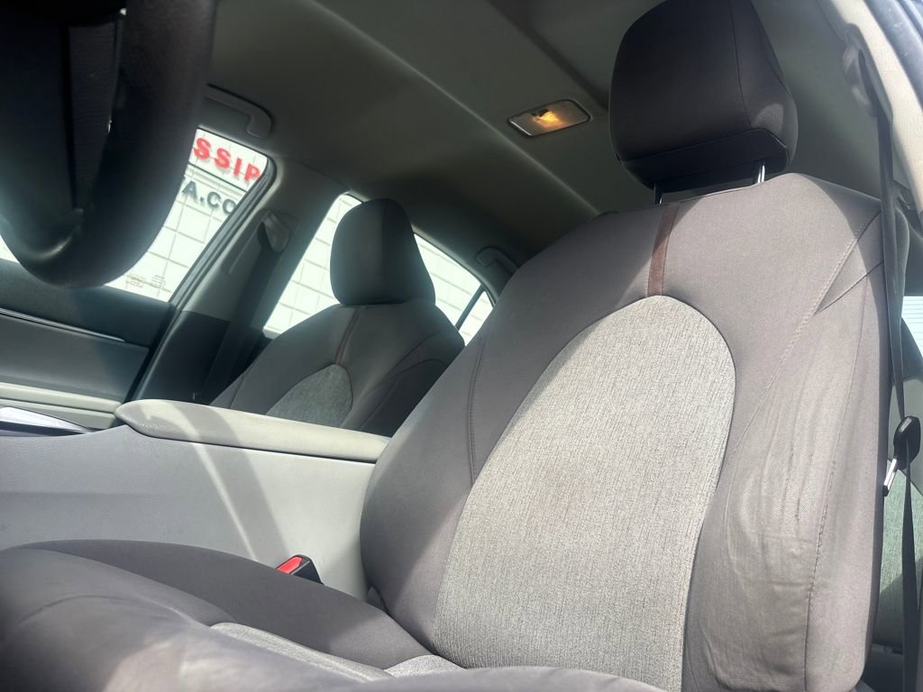 Used 2018 Toyota Camry LE w/ Convenience Package image 9