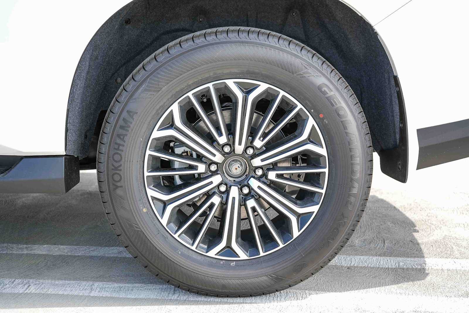 New 2026 Nissan Armada SL w/ Captain's Chari Seat Package RWD image 10