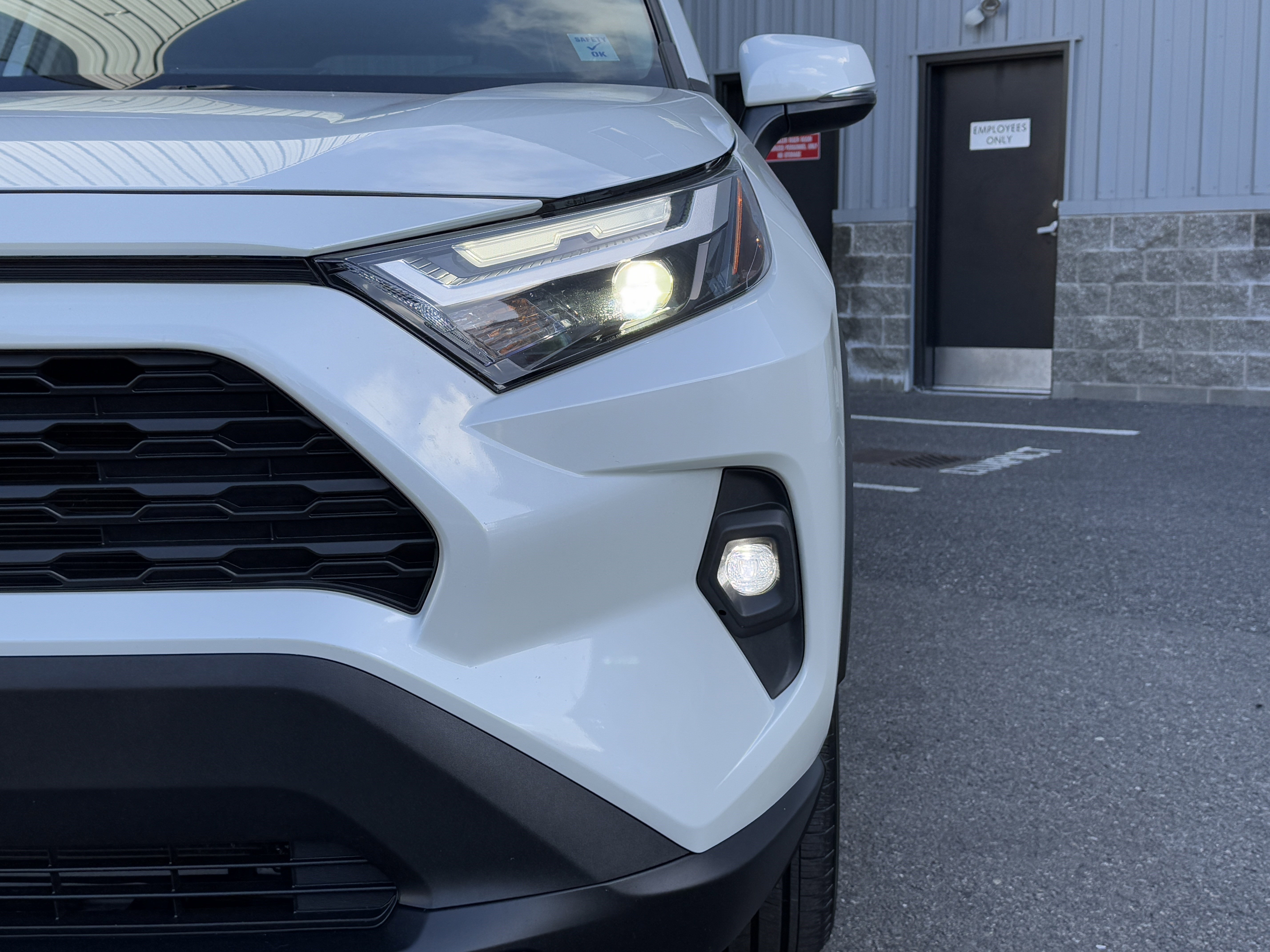 Used 2022 Toyota RAV4 XLE Premium image 39
