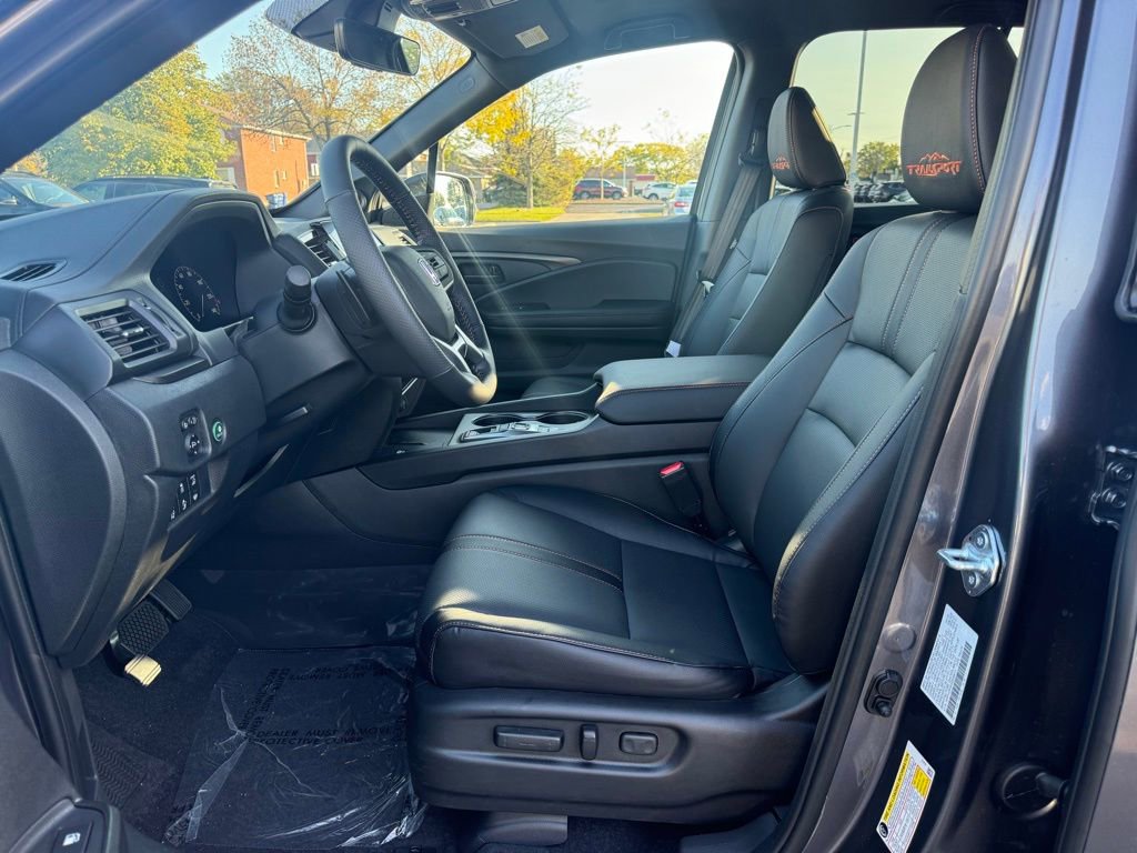 Used 2025 Honda Ridgeline TrailSport image 10