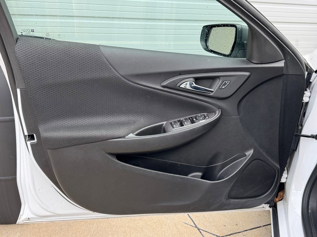 Used 2023 Chevrolet Malibu LS FWD image 17
