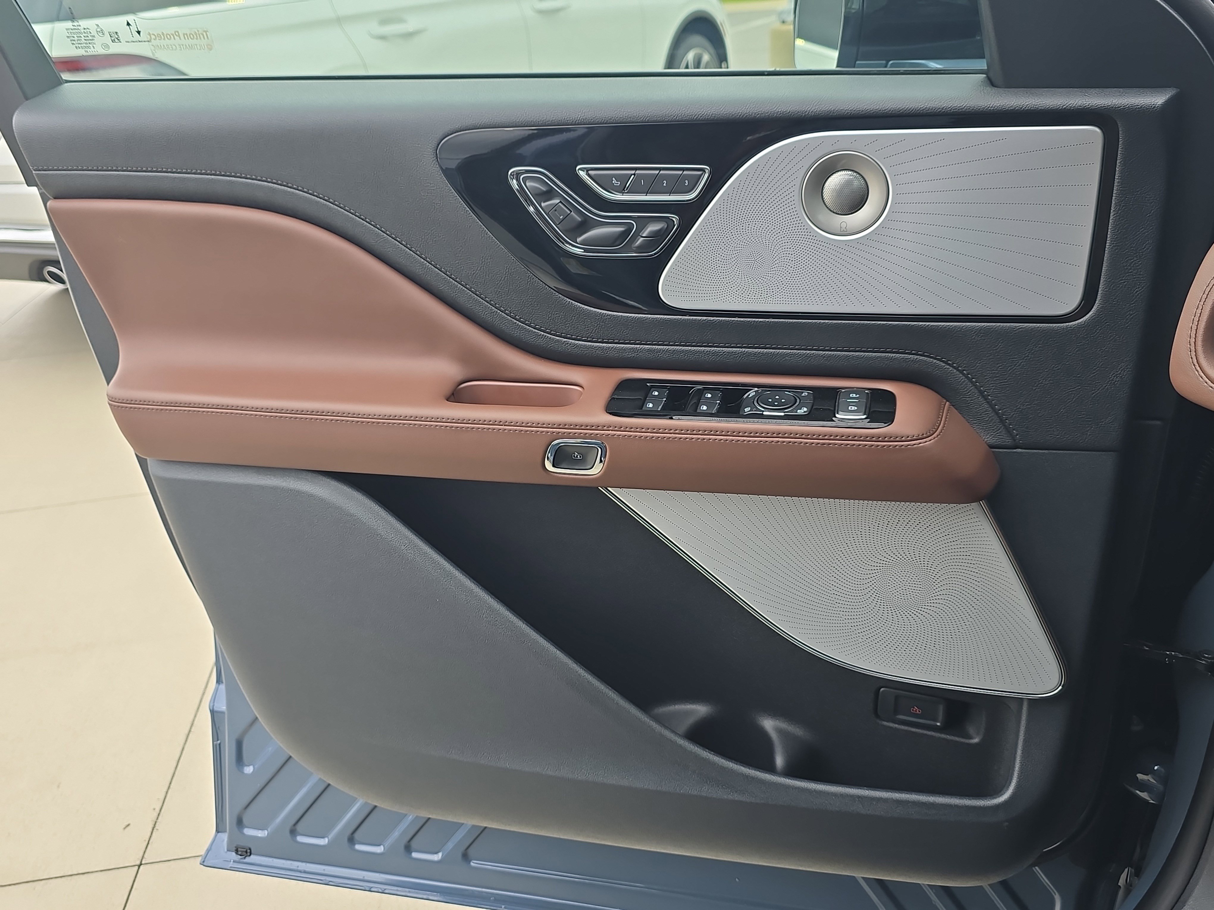 New 2025 Lincoln Aviator Reserve w/ Equipment Group 201A image 29