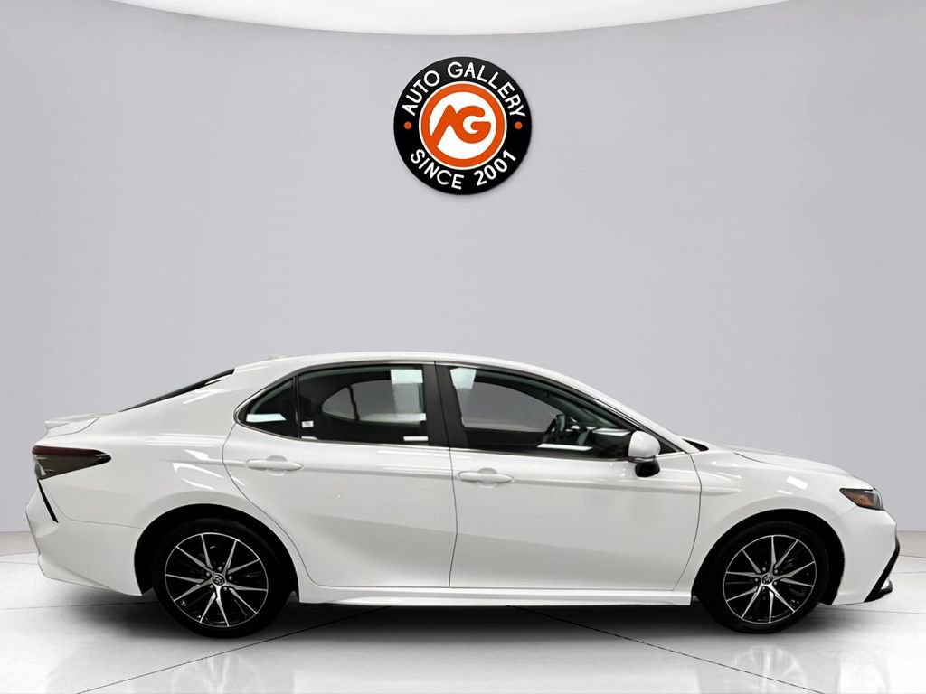 Used 2024 Toyota Camry SE image 8