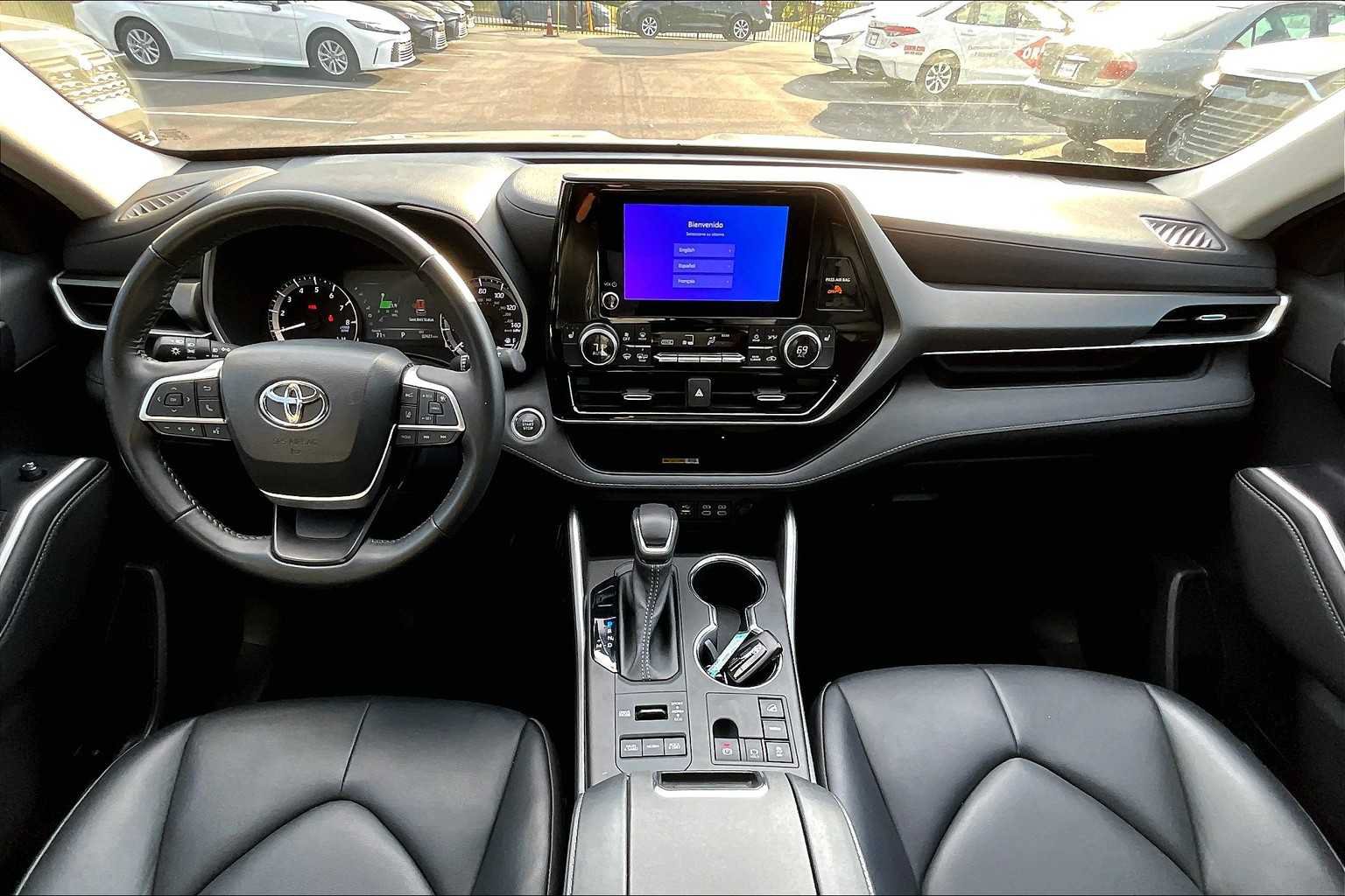 Used 2023 Toyota Highlander XLE AWD/4WD image 15