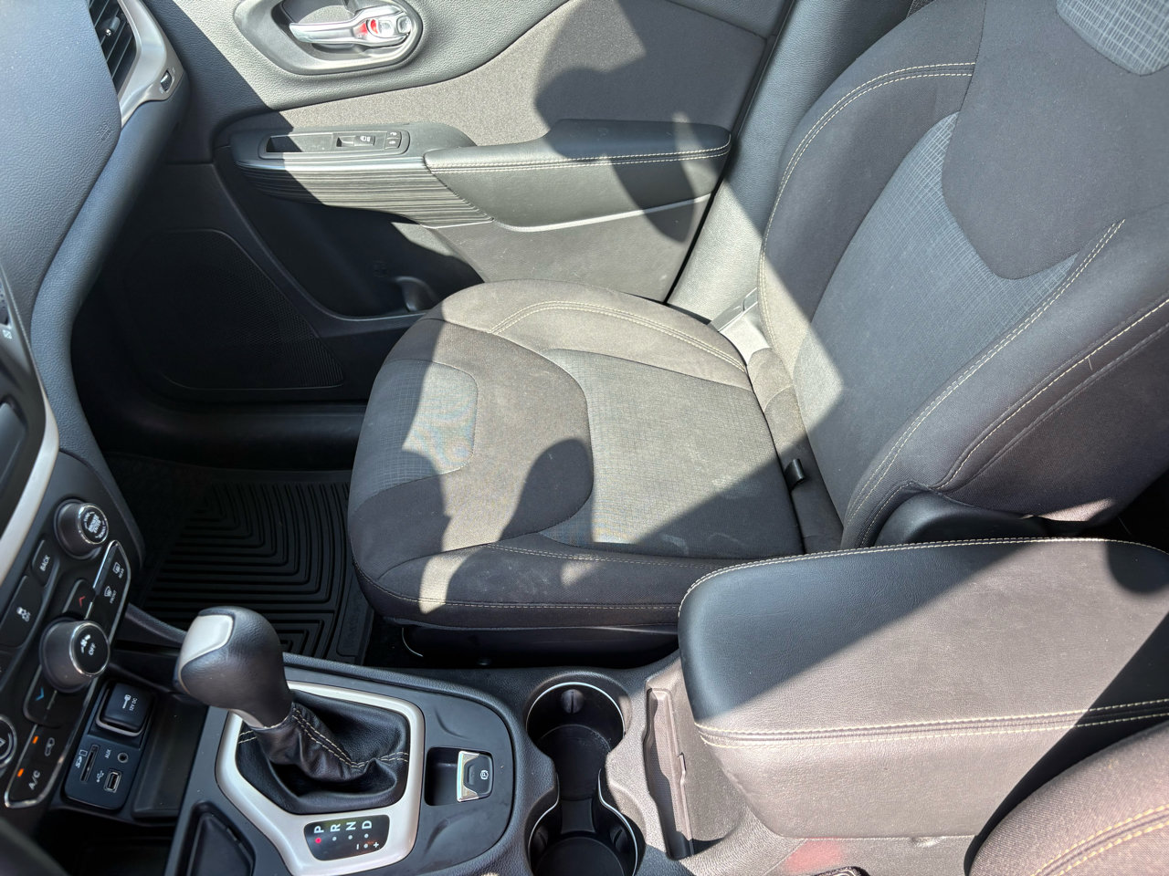 Used 2016 Jeep Cherokee Latitude image 20