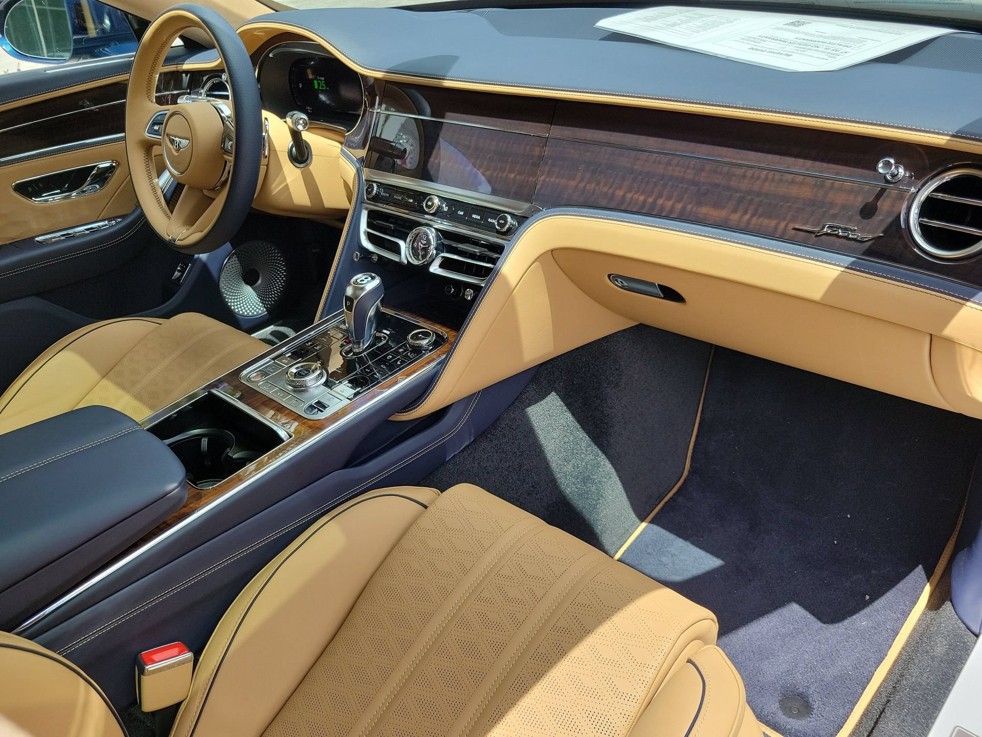 Used 2025 Bentley Flying Spur Plug-In Hybrid AWD/4WD image 23