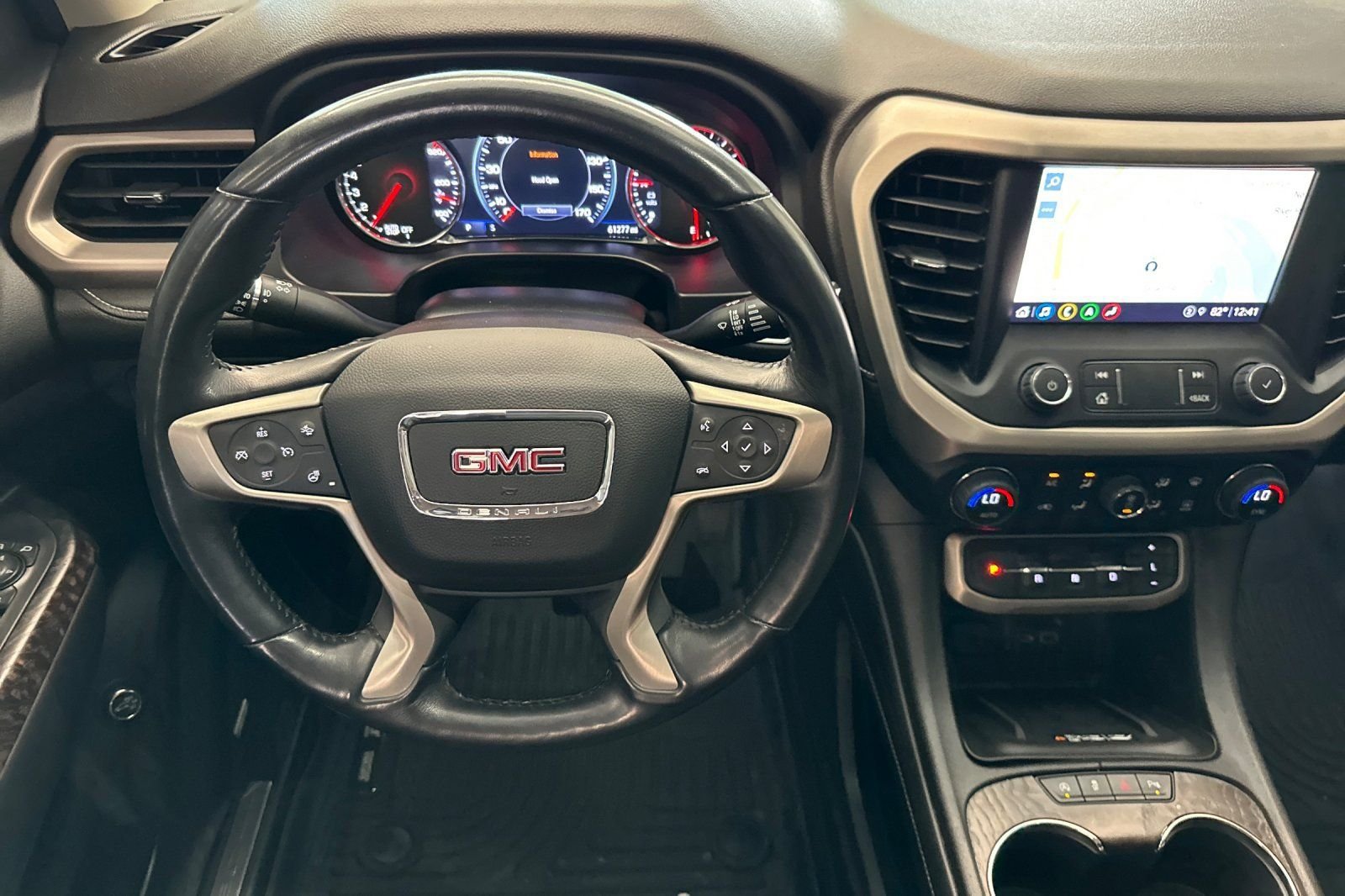 Used 2022 GMC Acadia Denali w/ Black Diamond Edition AWD/4WD image 16