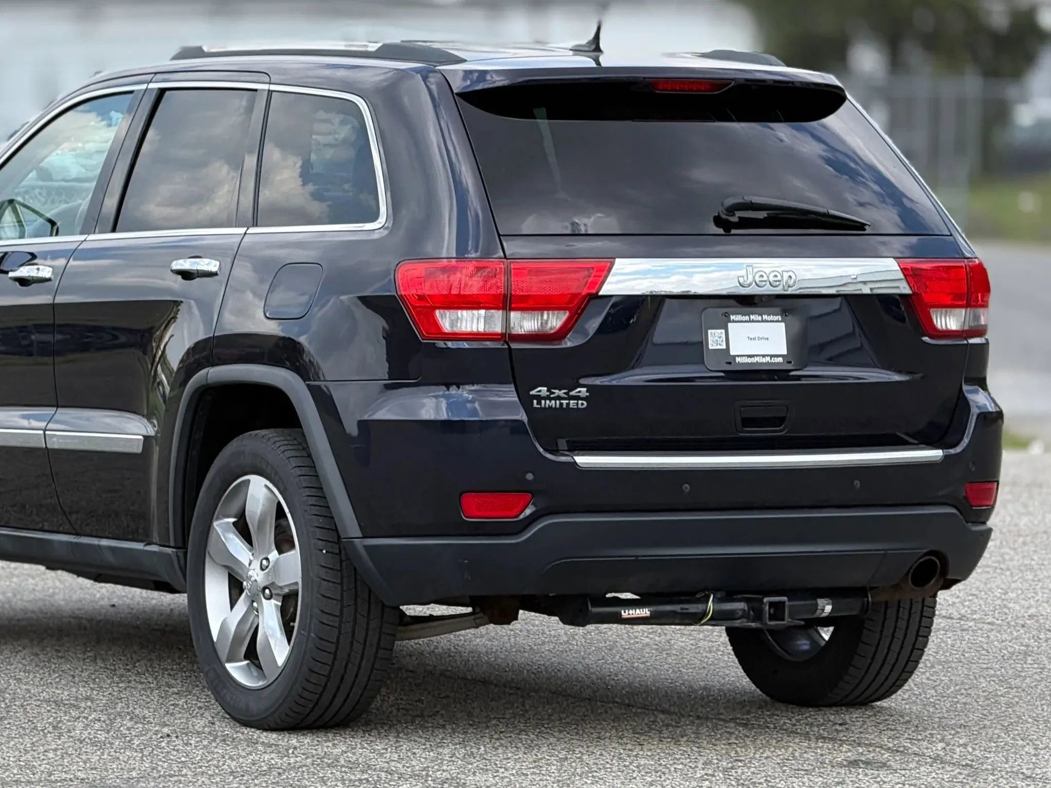 Used 2011 Jeep Grand Cherokee Limited w/ Luxury Group II image 16