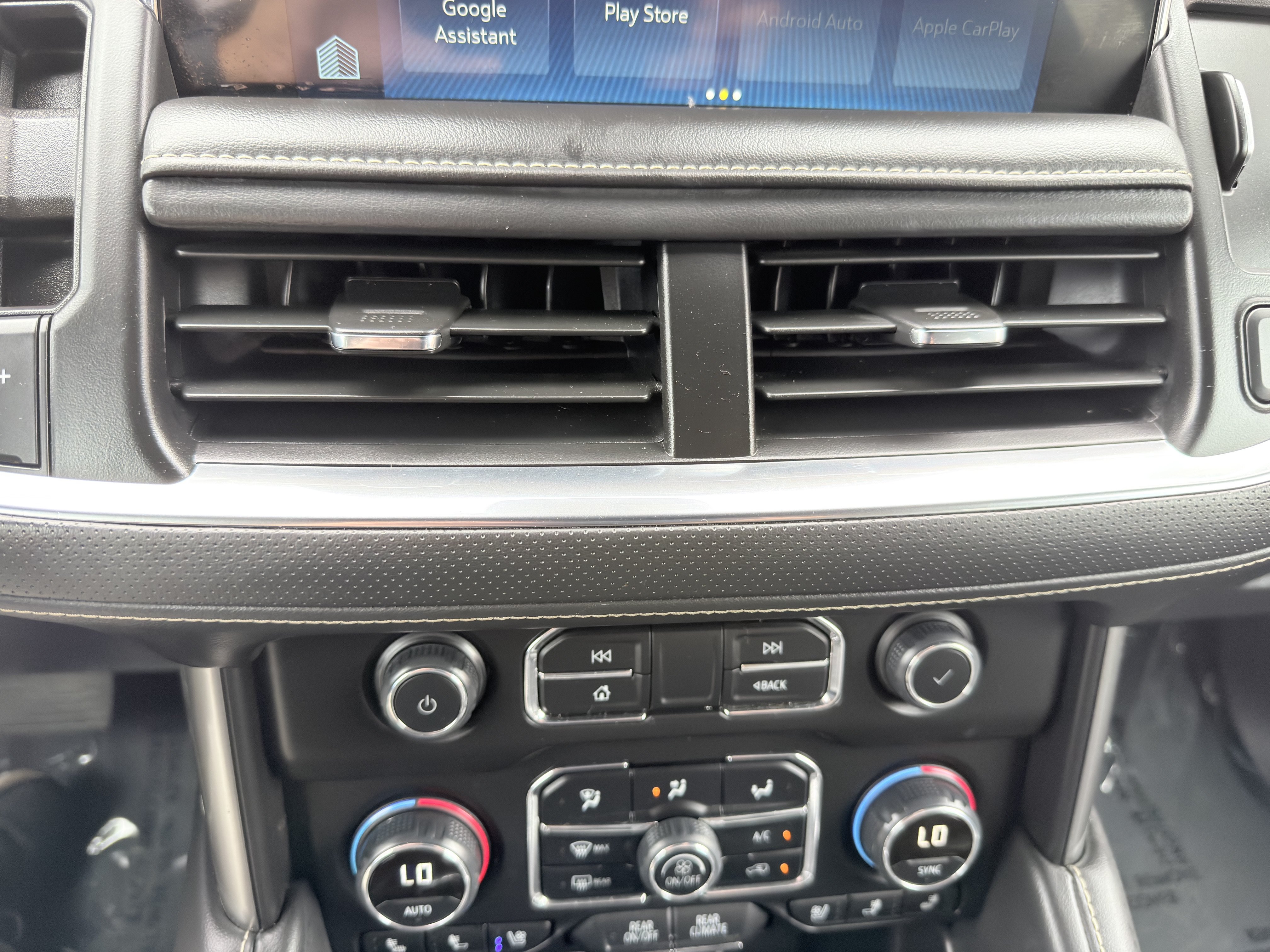 Used 2024 Chevrolet Suburban Premier AWD/4WD image 34