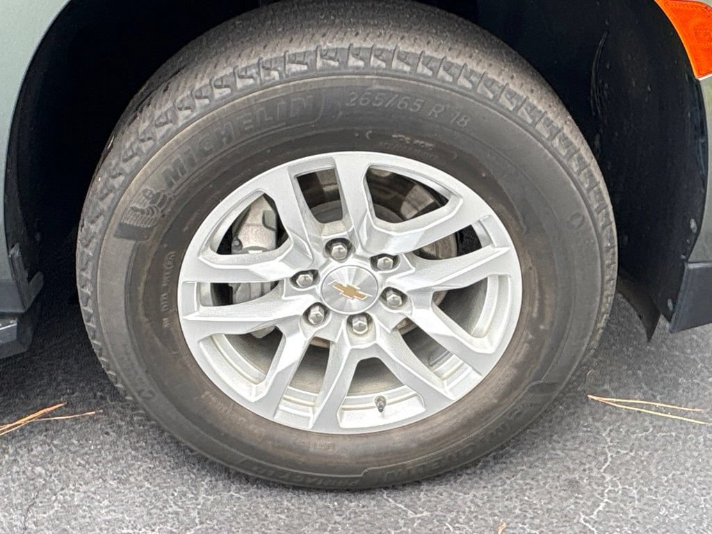 Used 2024 Chevrolet Suburban LT RWD image 33