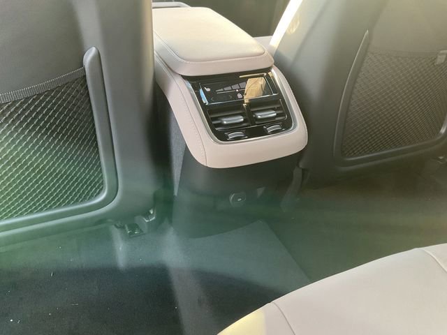 New 2026 Volvo XC90 B5 Plus w/ Protection Package Premier AWD/4WD image 21