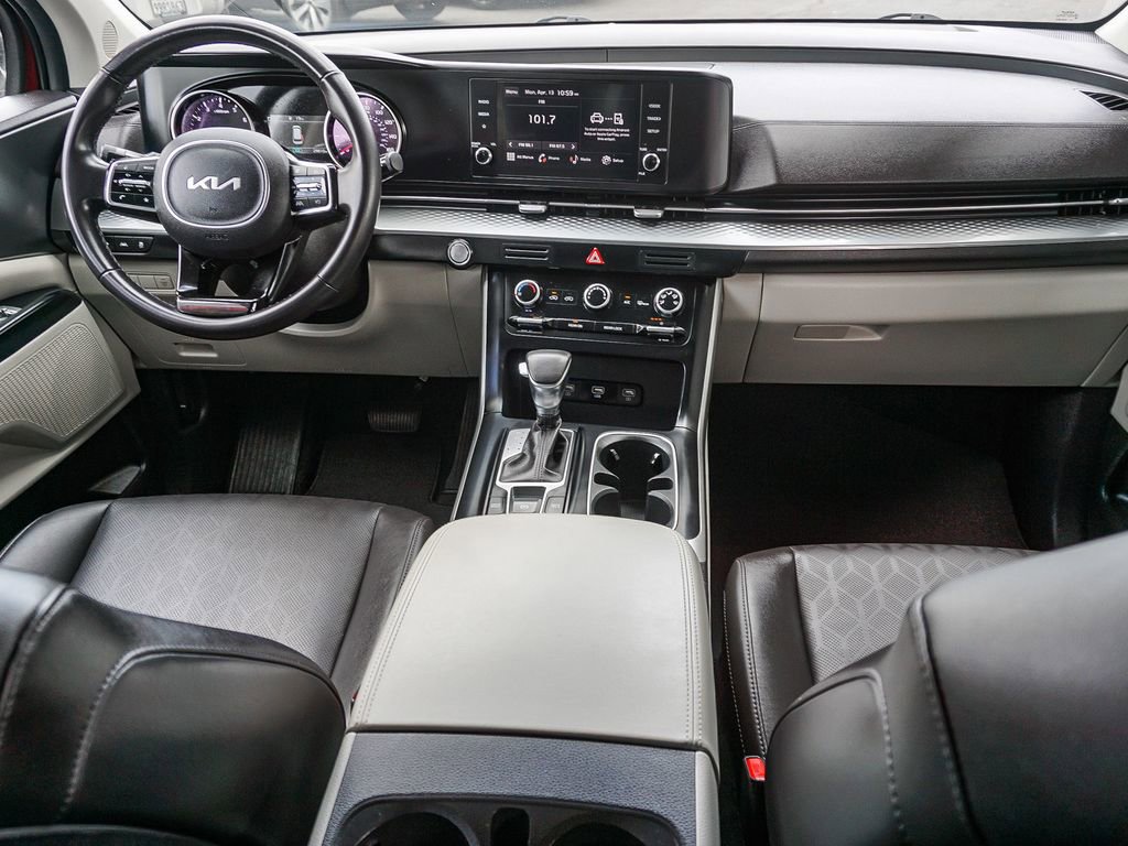 Used 2024 Kia Carnival LX FWD image 15