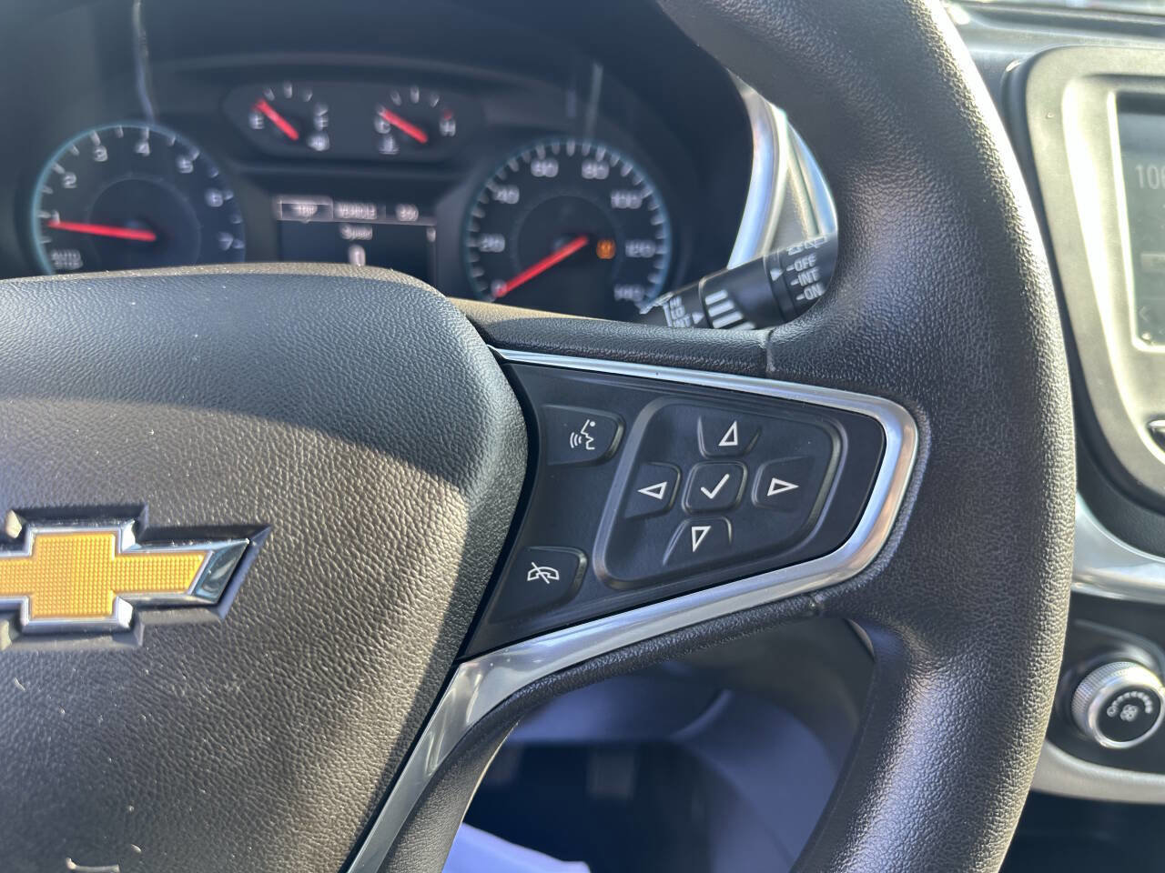 Used 2018 Chevrolet Equinox LS image 22