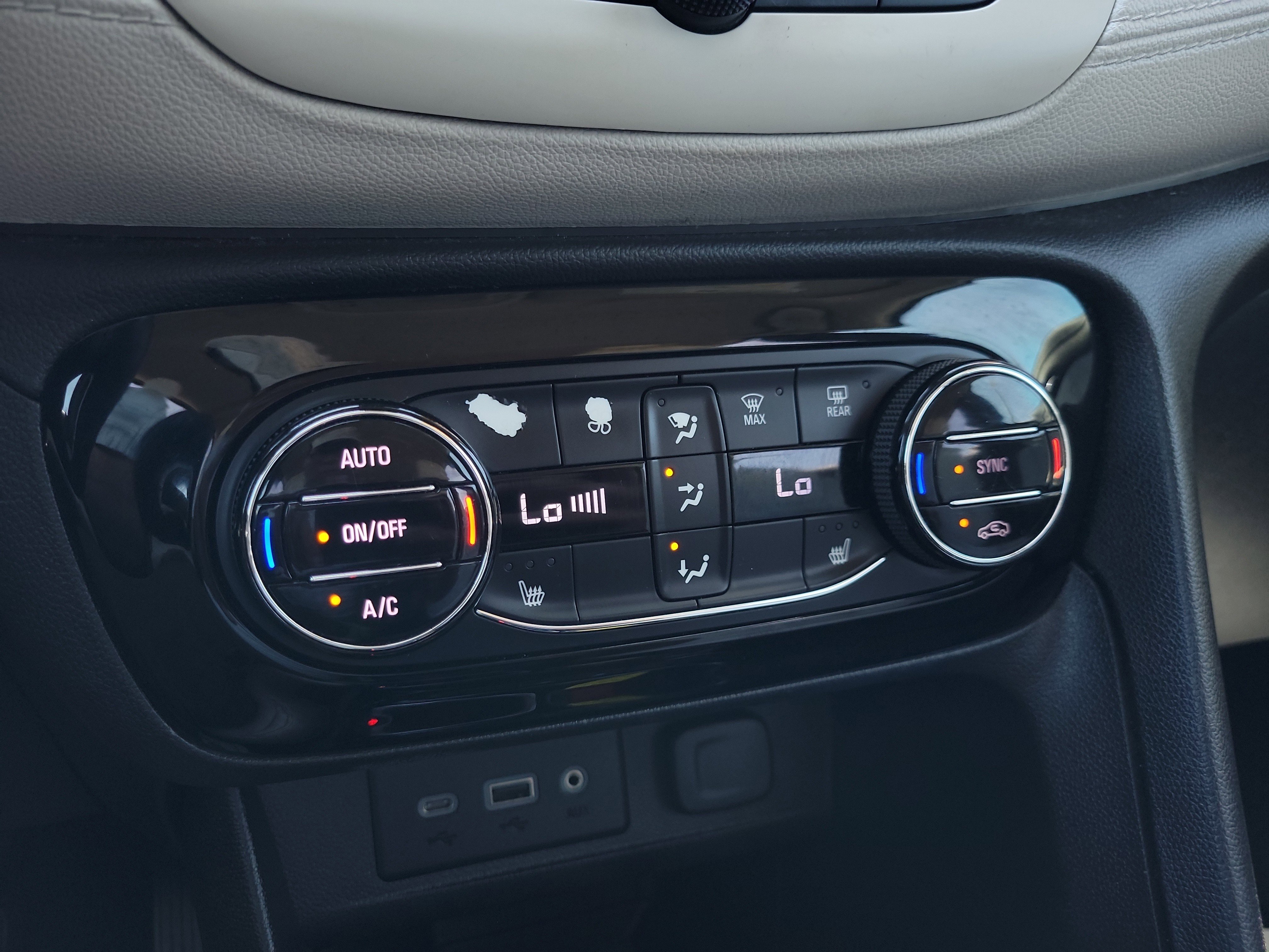 Certified 2020 Buick Encore GX Select w/ Sport Touring Package FWD image 24