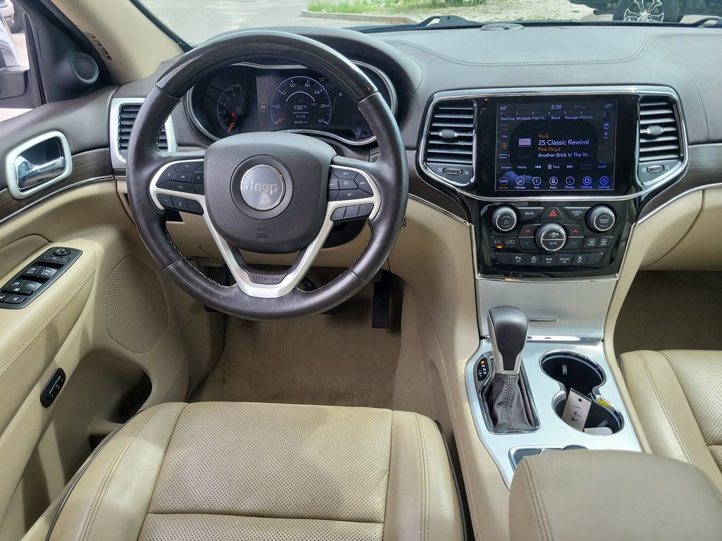 Used 2020 Jeep Grand Cherokee Overland w/ Interior Metal Package AWD/4WD image 18