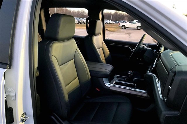 Used 2025 Chevrolet Silverado 1500 LT Trail Boss w/ Convenience Package II image 30