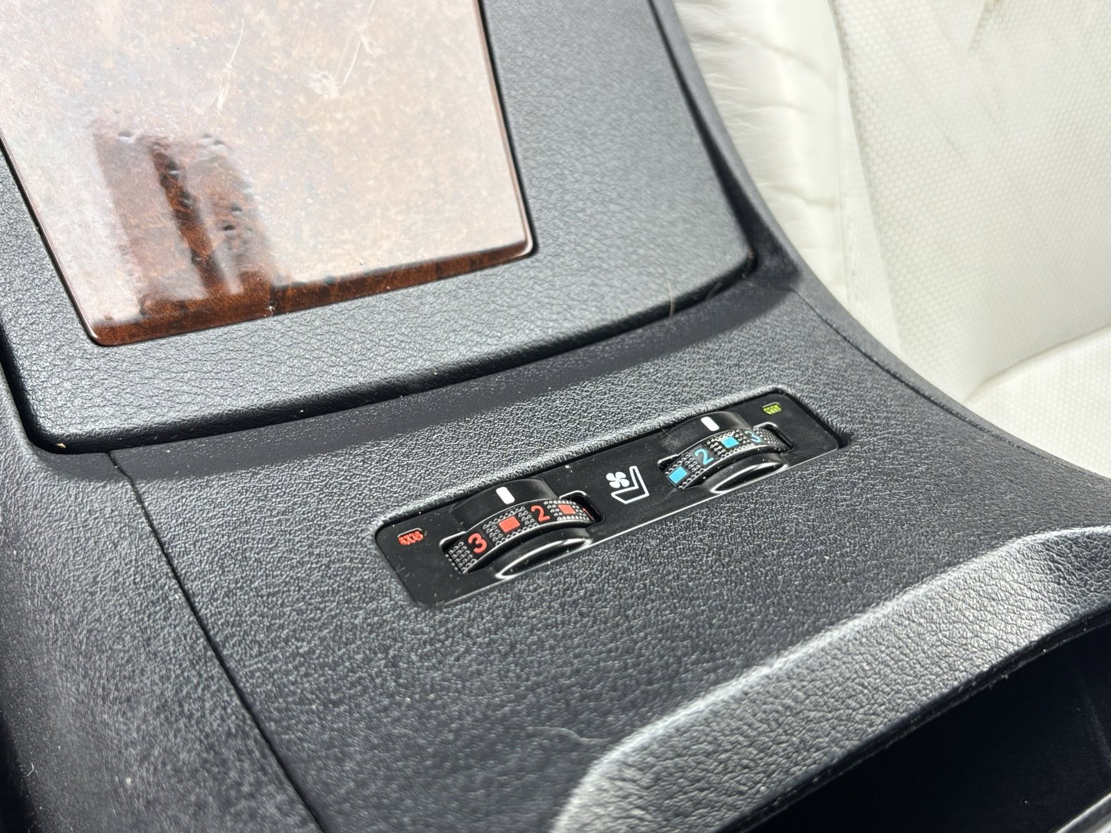 Used 2010 Lexus ES 350 image 6