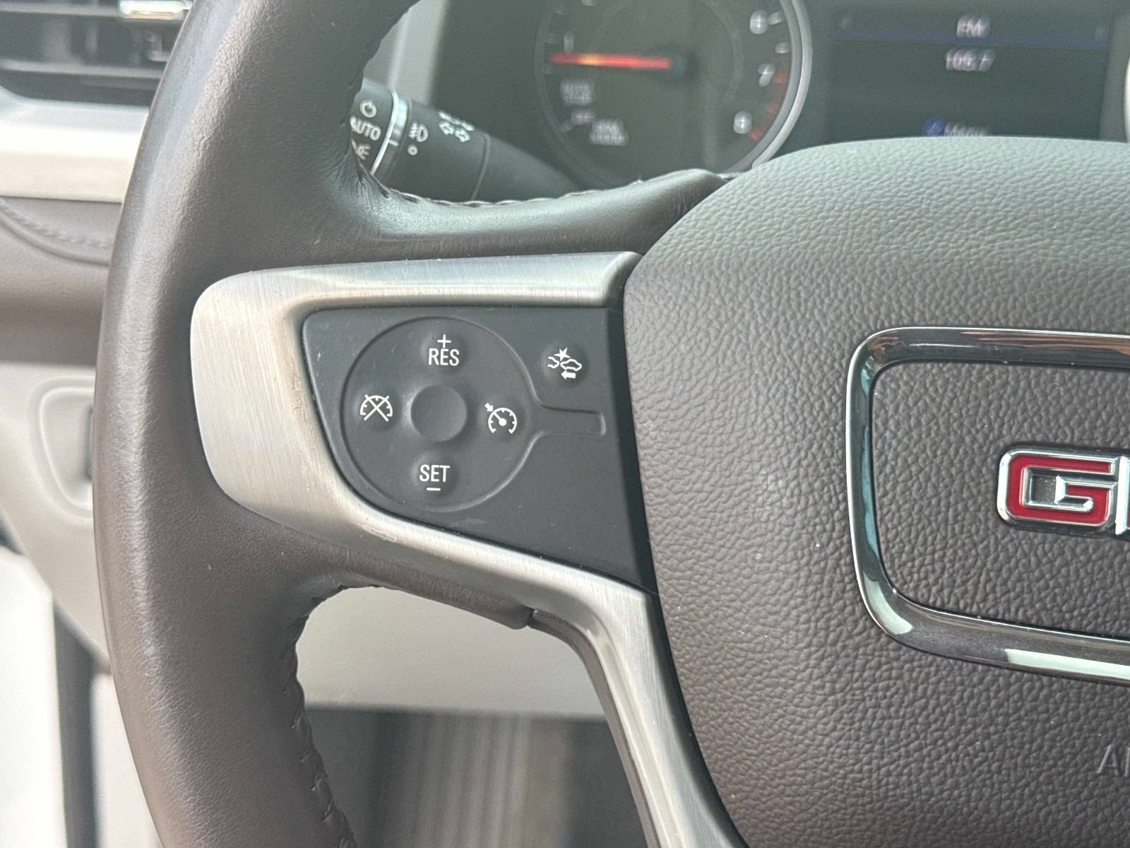 Used 2021 GMC Acadia SLT w/ Premium Package FWD image 21