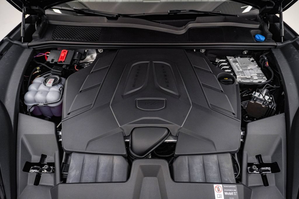 New 2026 Porsche Cayenne Coupe AWD/4WD image 29
