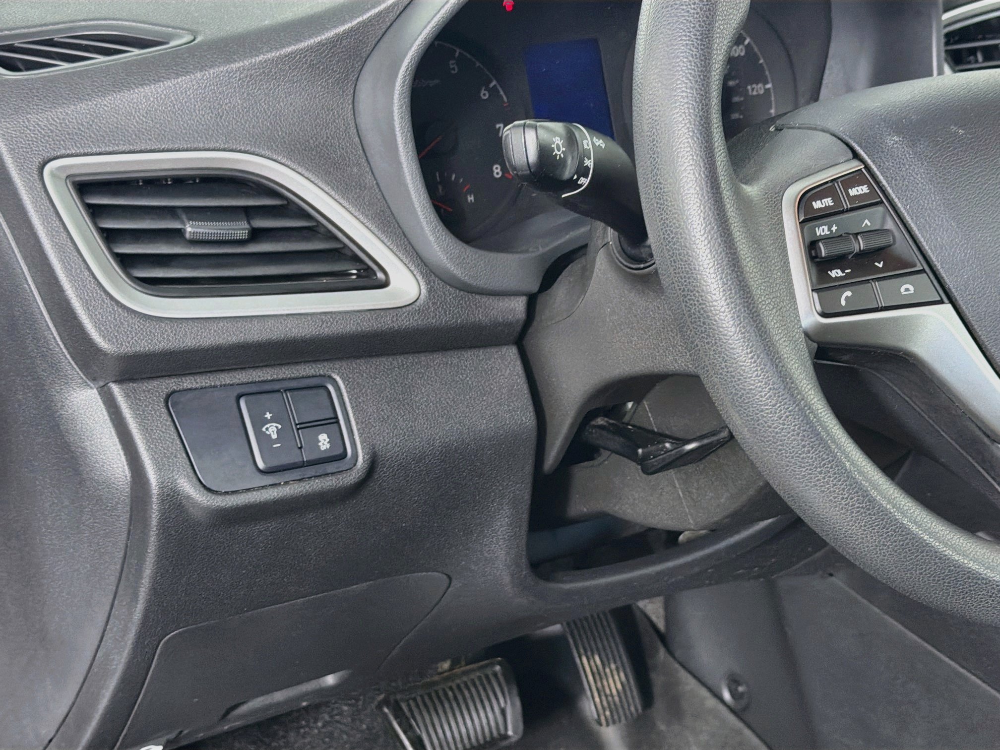 Used 2022 Hyundai Accent SE FWD image 16