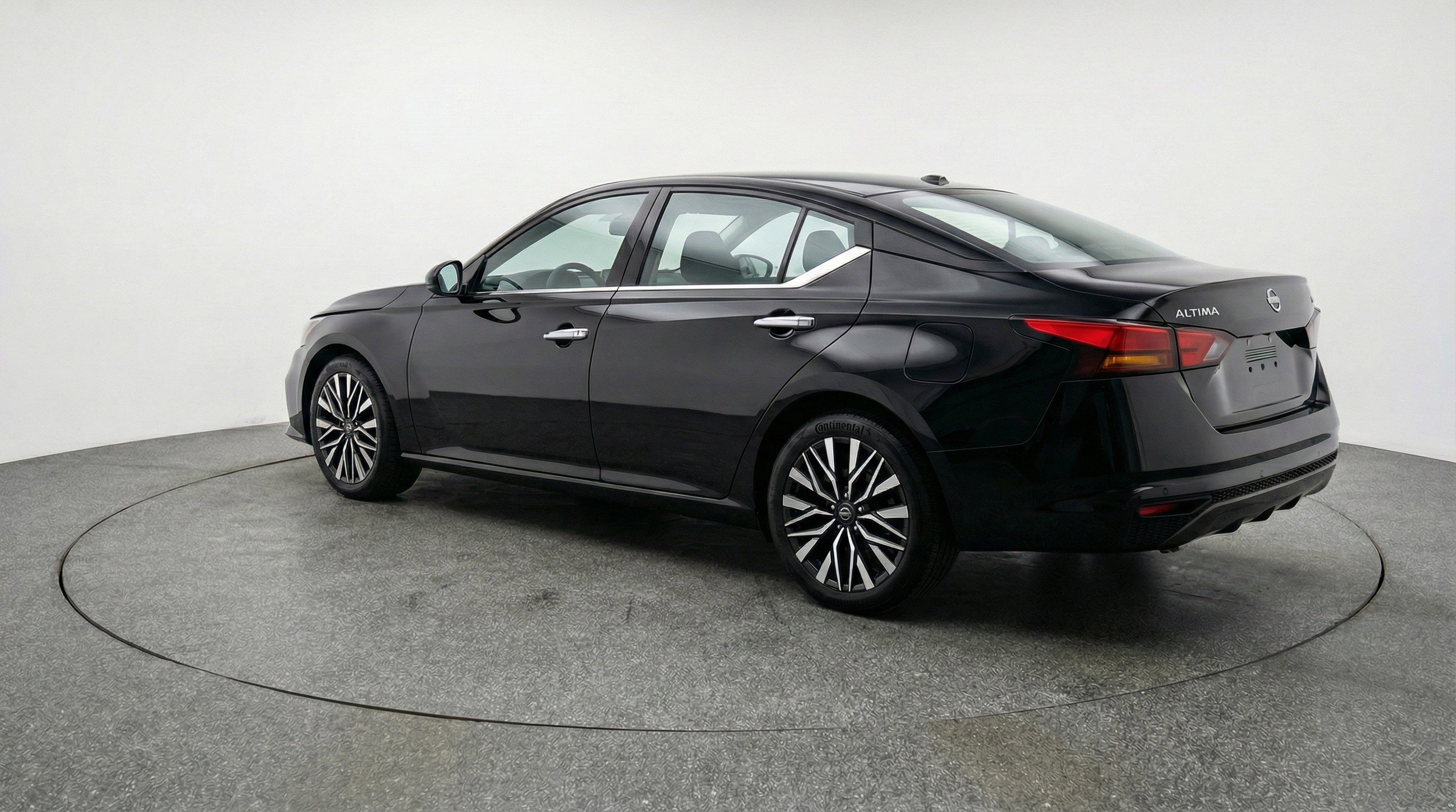 Used 2025 Nissan Altima 2.5 SV image 6