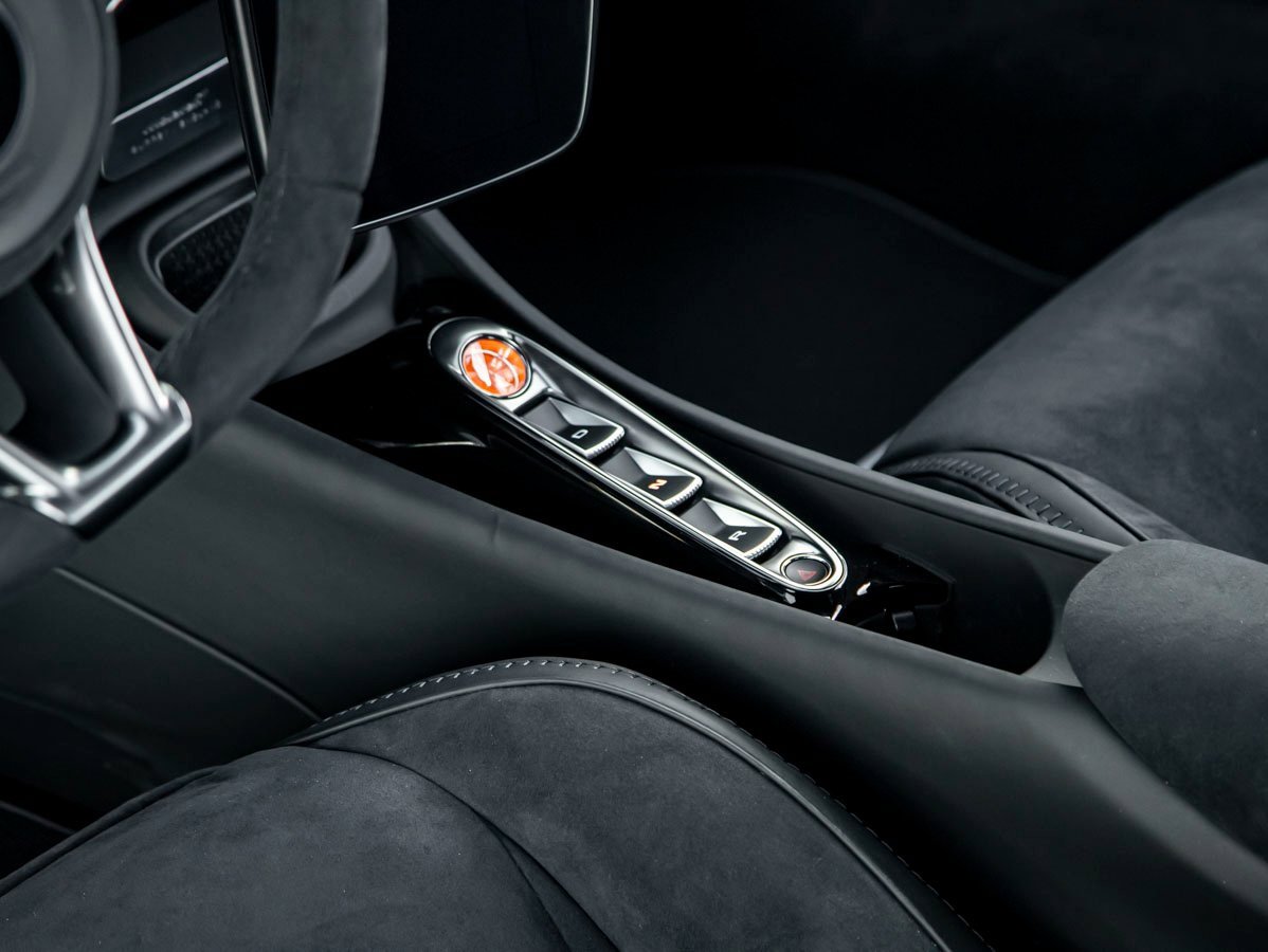 New 2025 McLaren Artura image 16