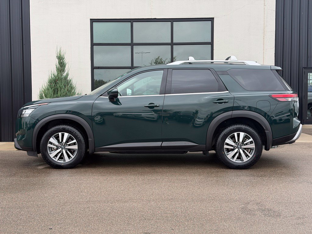 Used 2025 Nissan Pathfinder SL w/ Black Appearance Package AWD/4WD image 2