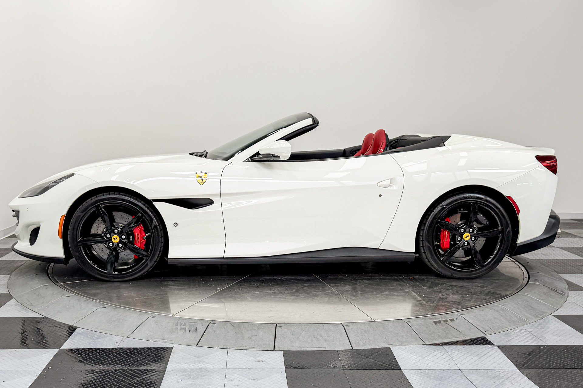 Used 2020 Ferrari Portofino RWD image 6