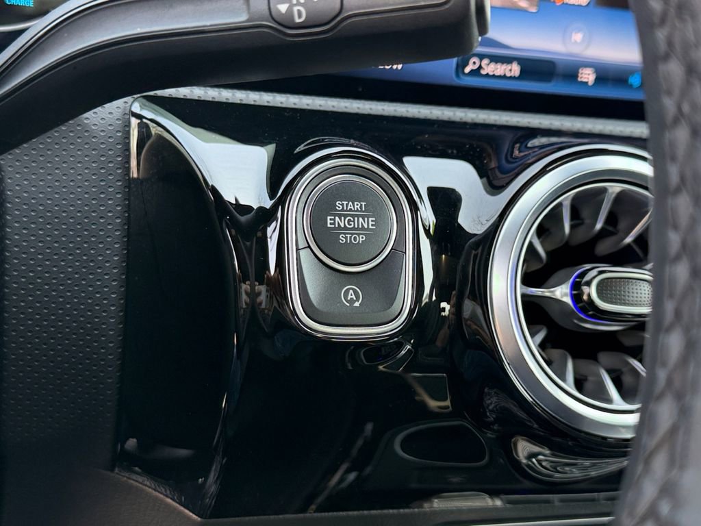 Used 2025 Mercedes-Benz CLA 250 4MATIC image 17