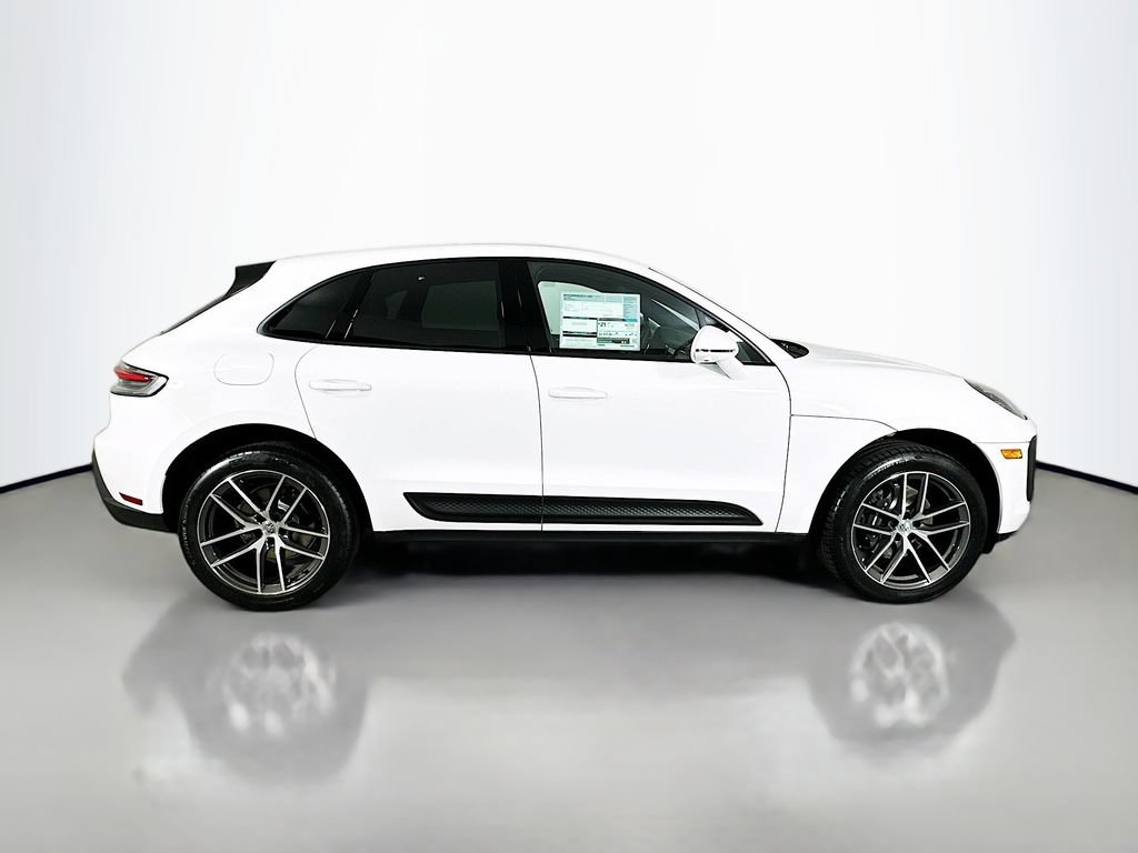 Certified 2026 Porsche Macan AWD/4WD image 8