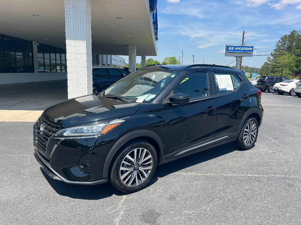 Used 2024 Nissan Kicks SR image 3