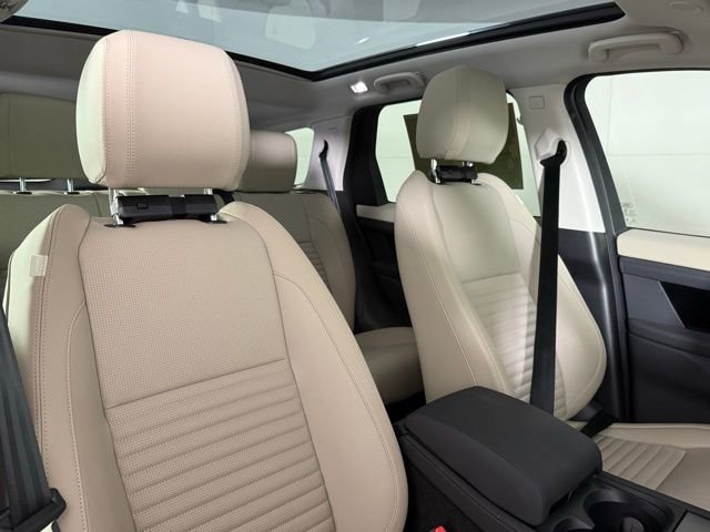 Certified 2025 Land Rover Discovery Sport S image 32