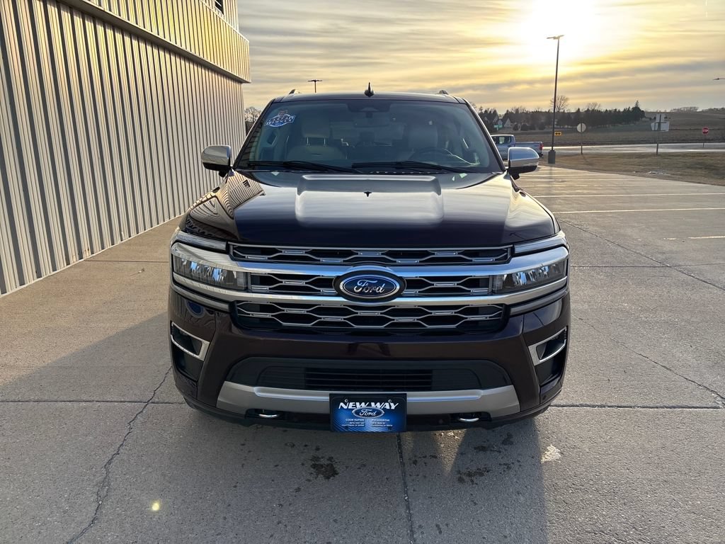 Used 2024 Ford Expedition Max Platinum AWD/4WD image 2