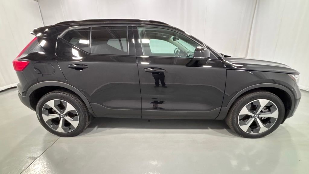 Certified 2023 Volvo XC40 B5 Plus w/ Protection Package Premier image 5