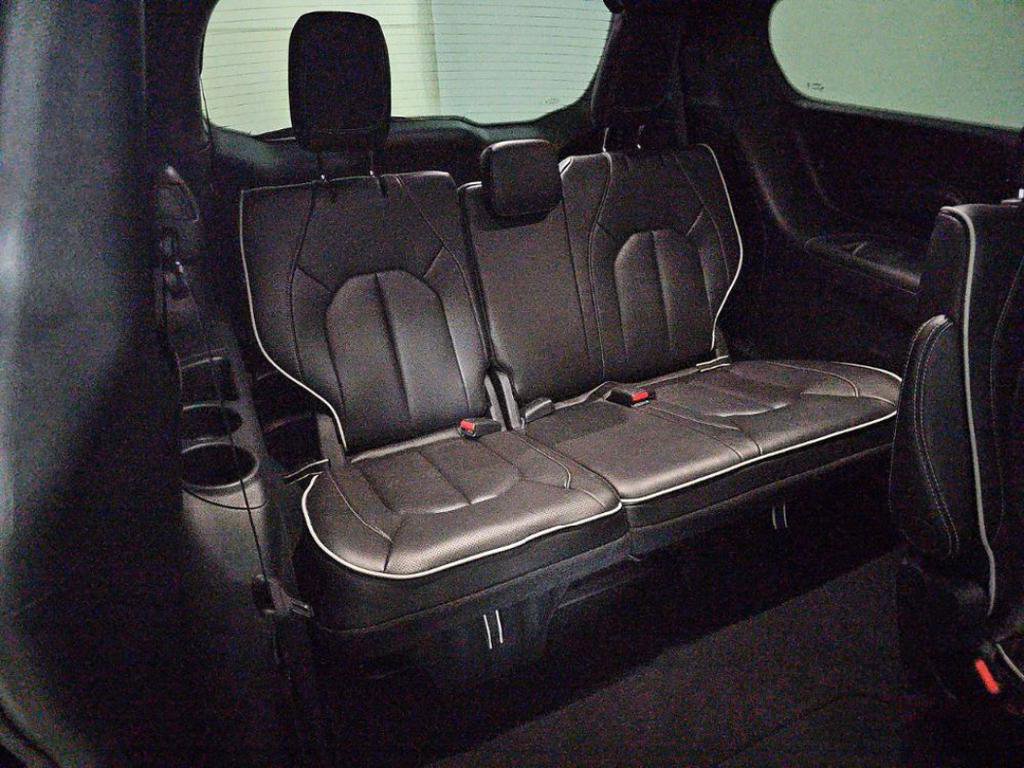 Used 2026 Chrysler Pacifica Limited w/ S Appearance Package image 8