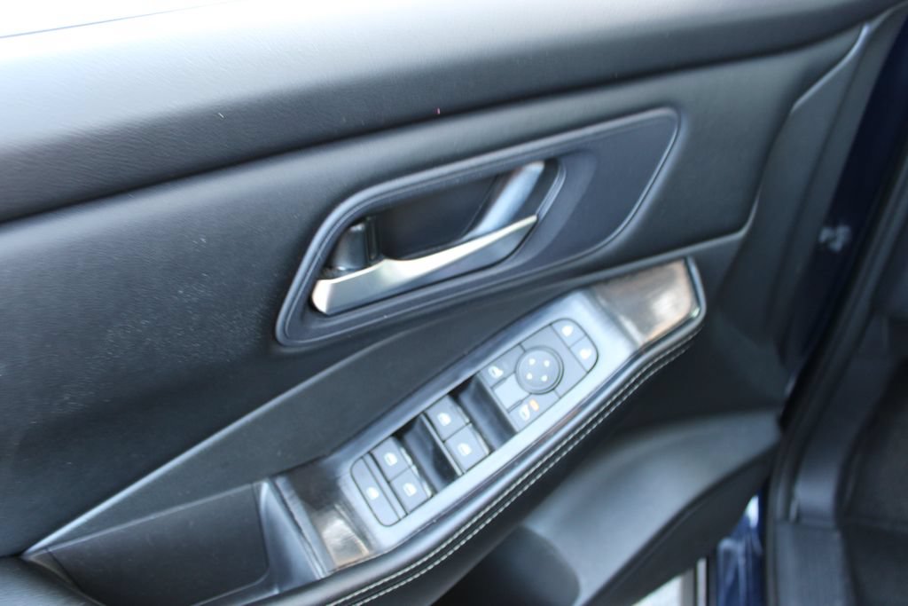 Used 2024 Nissan Rogue SV FWD image 13