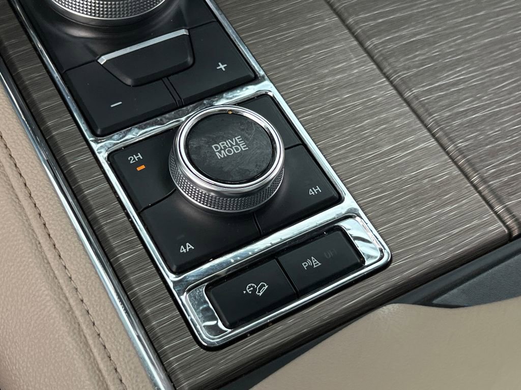Used 2024 Ford Expedition Limited image 30