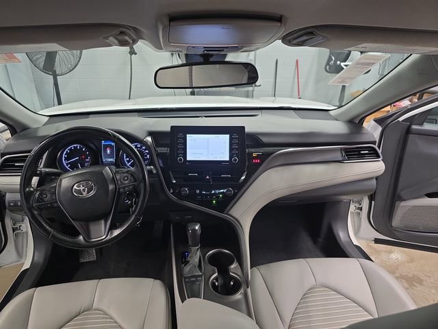 Used 2023 Toyota Camry SE image 14