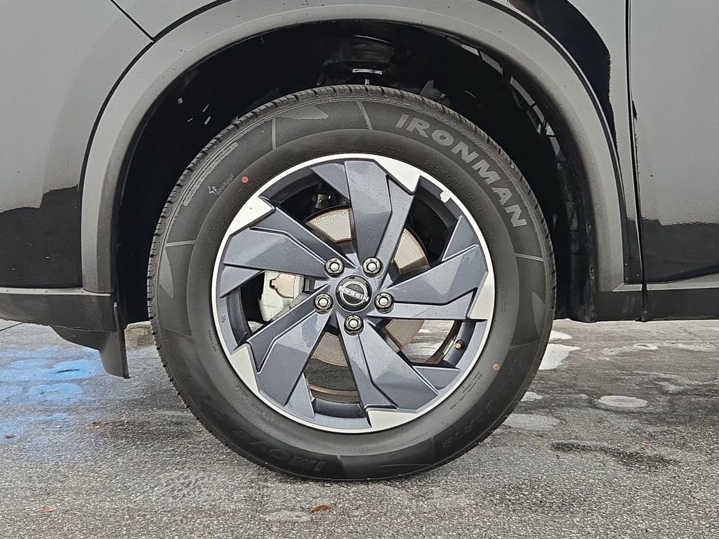 Used 2025 Nissan Rogue SV image 38