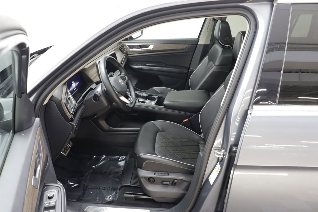 Used 2024 Volkswagen Atlas SEL Premium R-Line AWD/4WD image 6