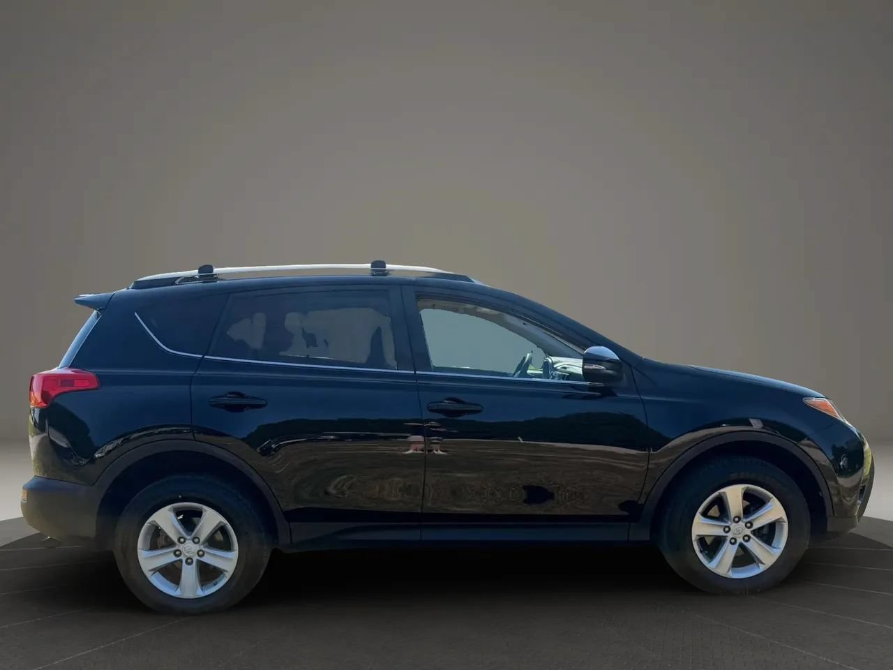 Used 2014 Toyota RAV4 XLE AWD/4WD image 6